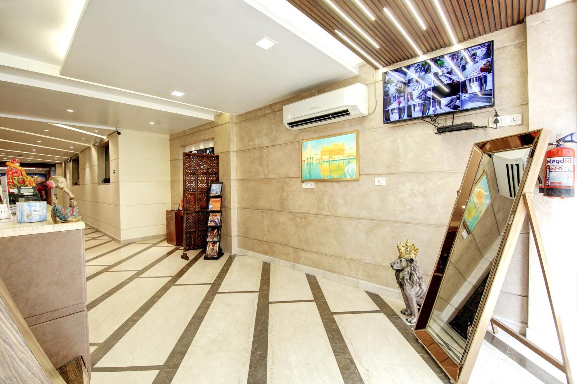 Hotel Neu Villa - Near Connaught Place & New Delhi Railway Station エクステリア 写真