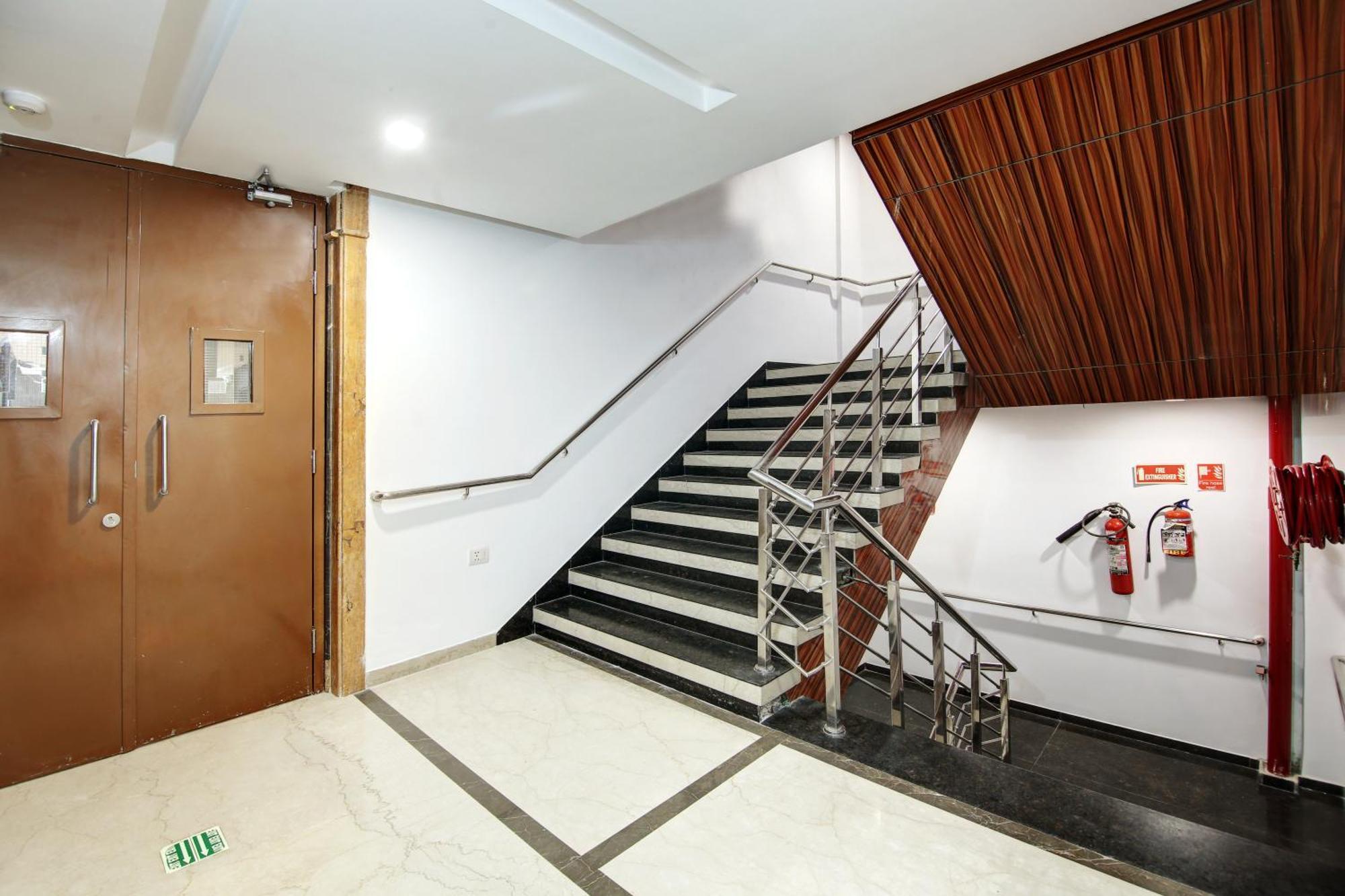 Hotel Neu Villa - Near Connaught Place & New Delhi Railway Station エクステリア 写真