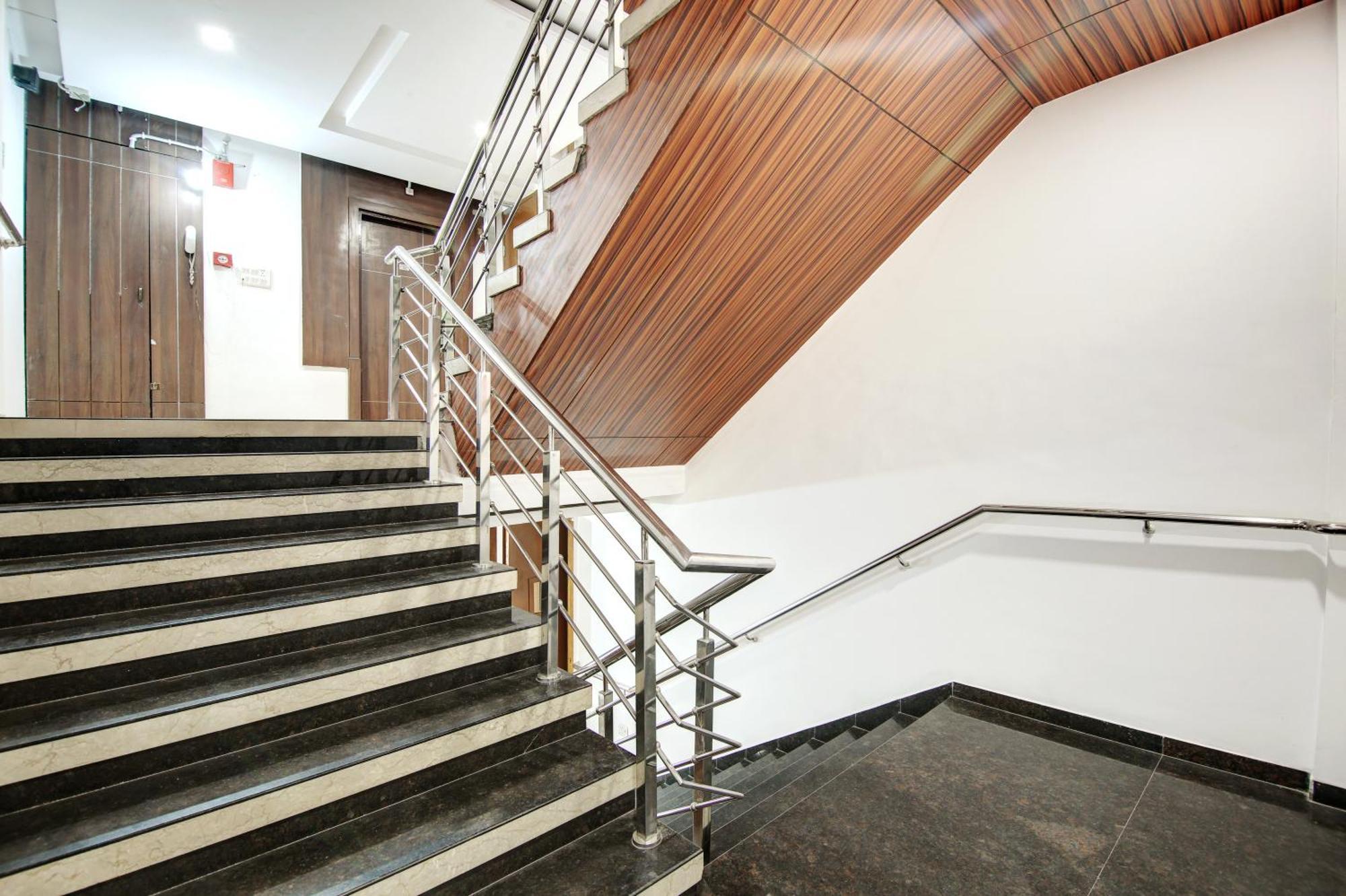 Hotel Neu Villa - Near Connaught Place & New Delhi Railway Station エクステリア 写真