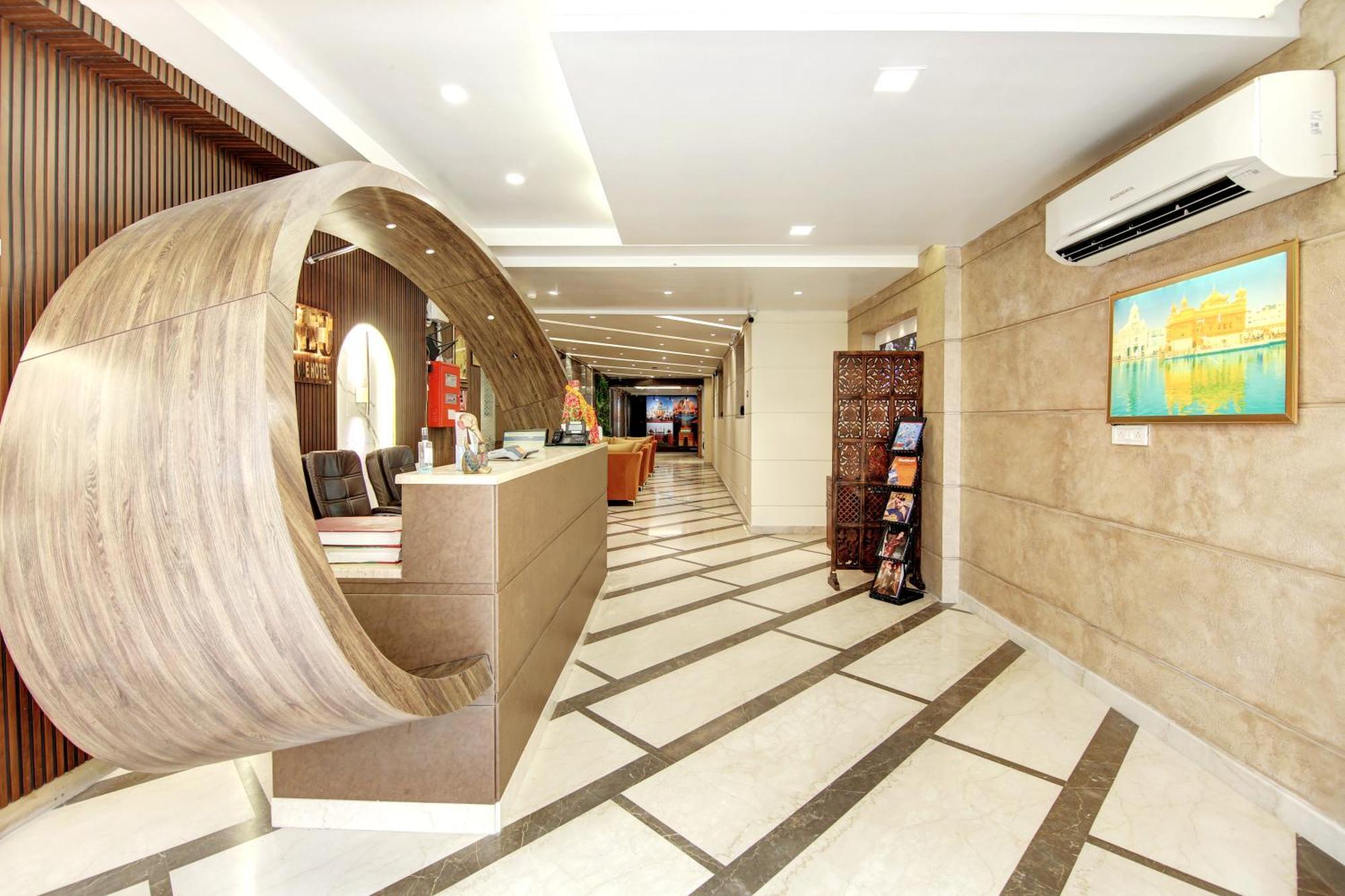 Hotel Neu Villa - Near Connaught Place & New Delhi Railway Station エクステリア 写真