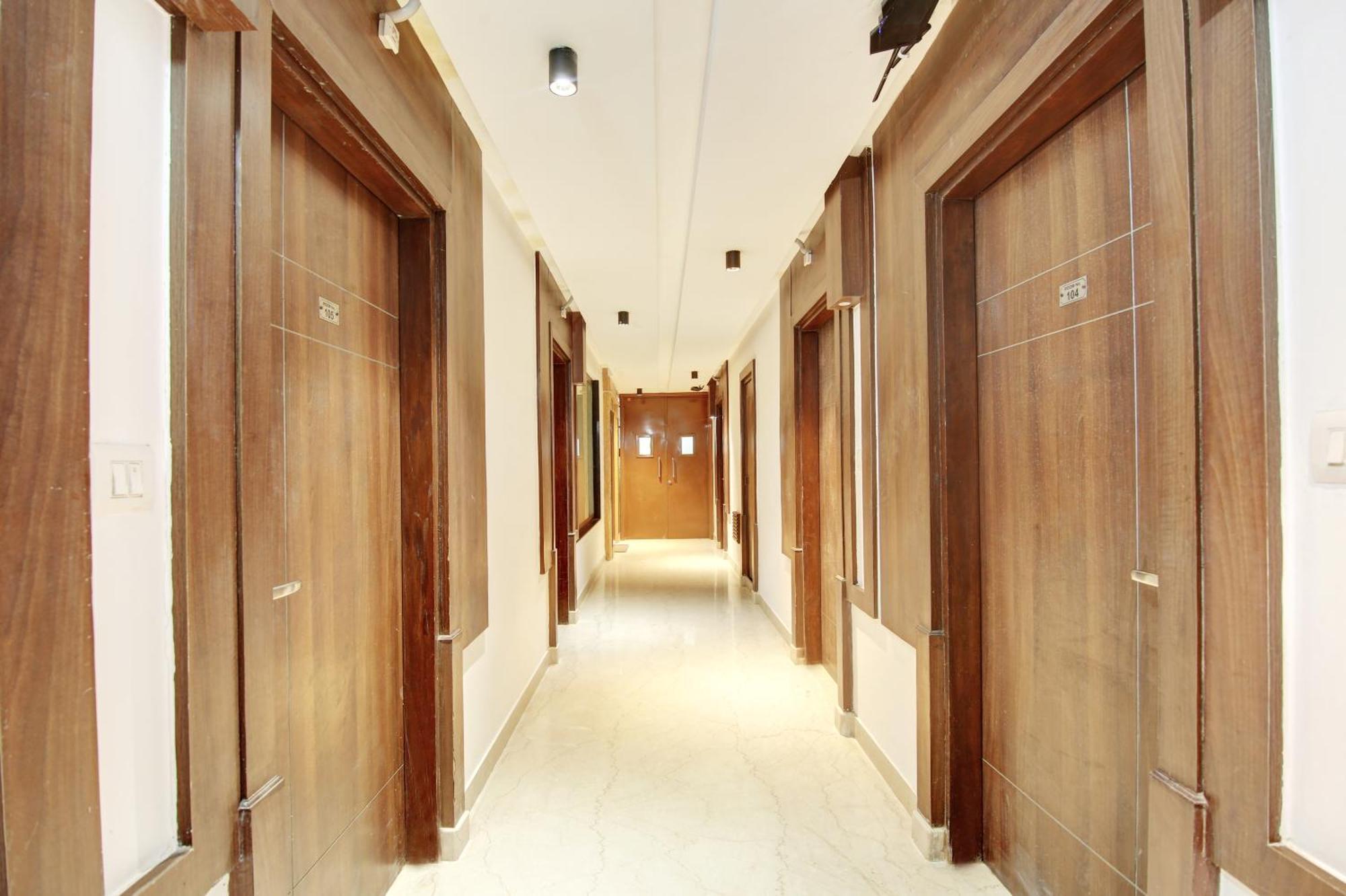 Hotel Neu Villa - Near Connaught Place & New Delhi Railway Station エクステリア 写真