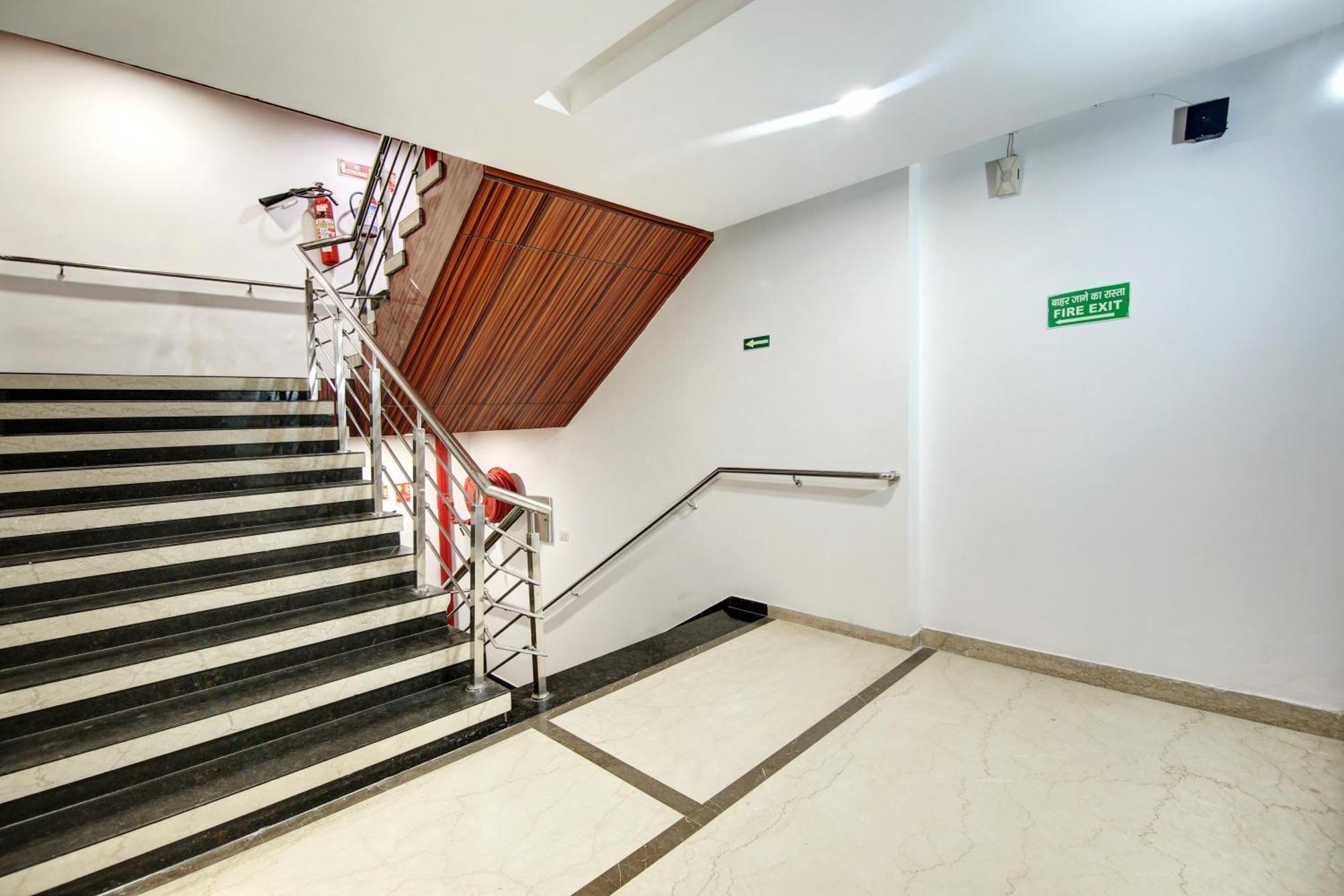 Hotel Neu Villa - Near Connaught Place & New Delhi Railway Station エクステリア 写真